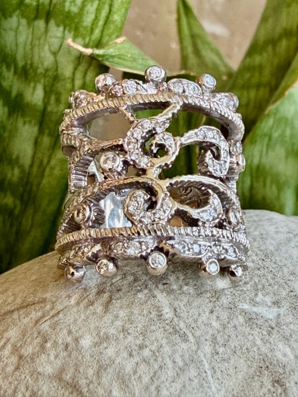 Doris Panos 18k diamond ring